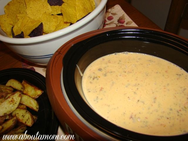 RO*TEL Famous Queso Dip #QuesoOccasions