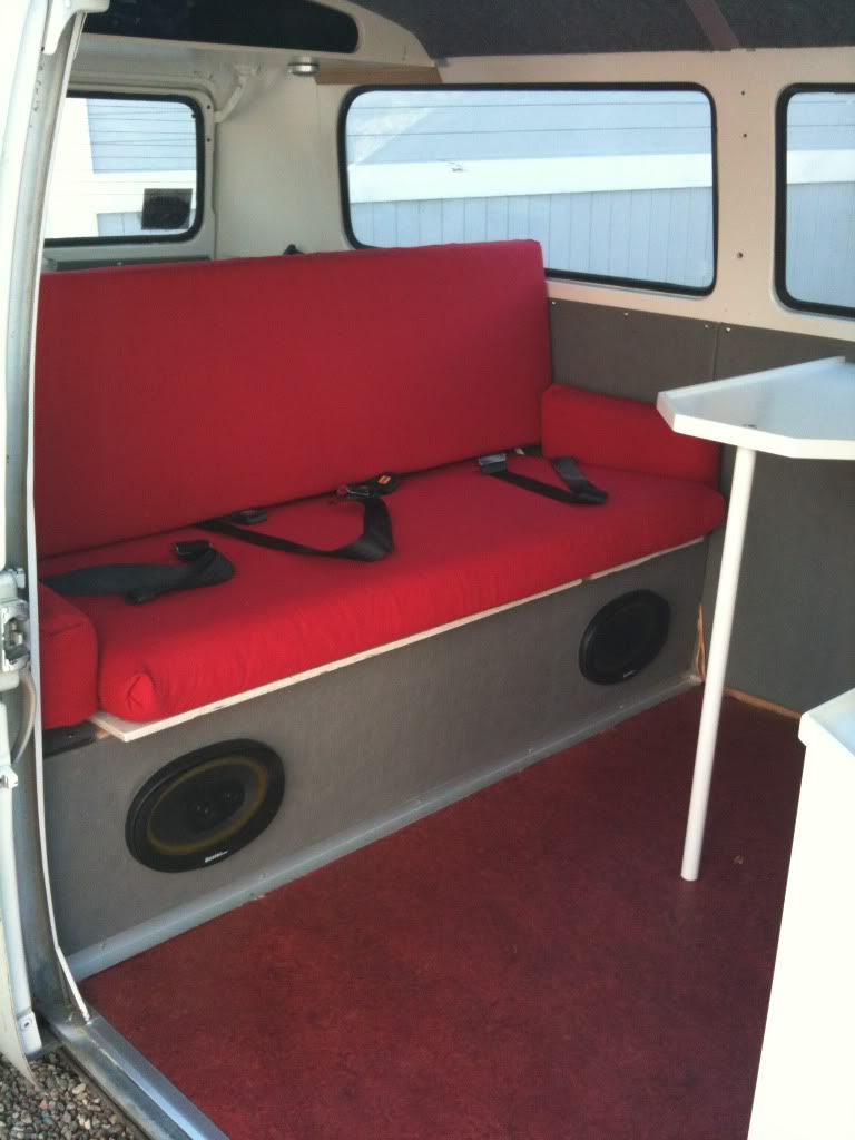 http://i1099.photobucket.com/albums/g397/koabastard/soffa.jpg